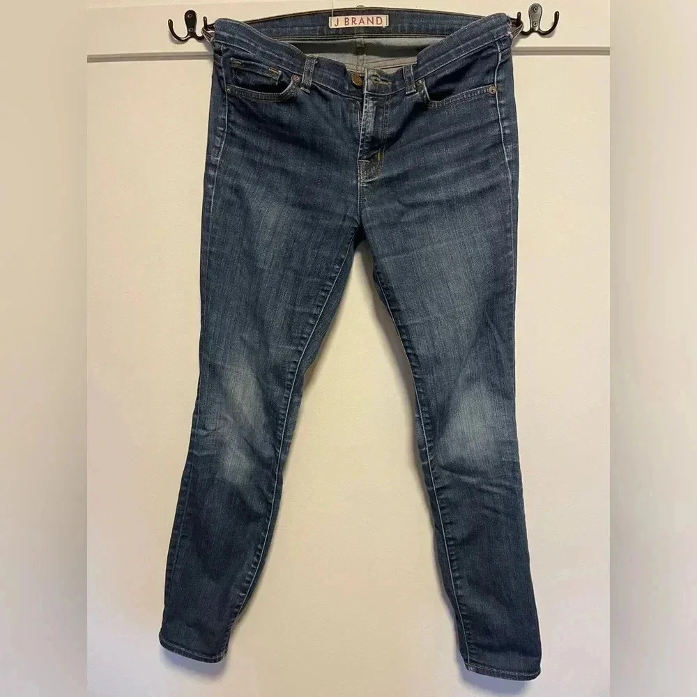 Size 26 JBRAND low rise skinny  jeans